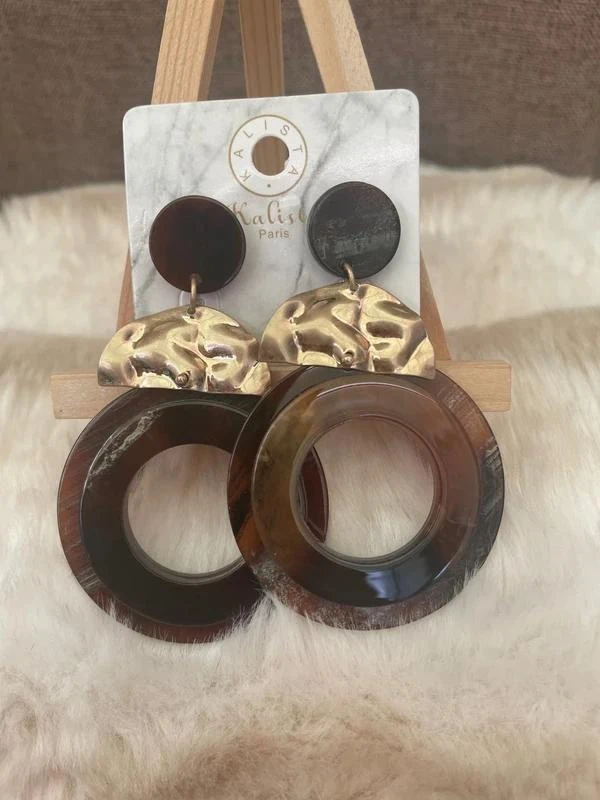 Brincos com efeito mármore marrom e dourado – photo 4